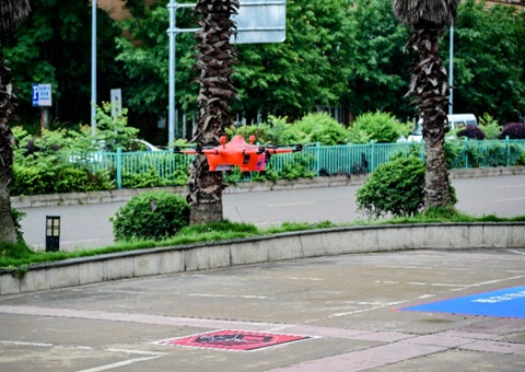 发力低空物流，重庆打造“场景先行—能力配套—生态成型”模式 山城“空中快递员”常态化起航